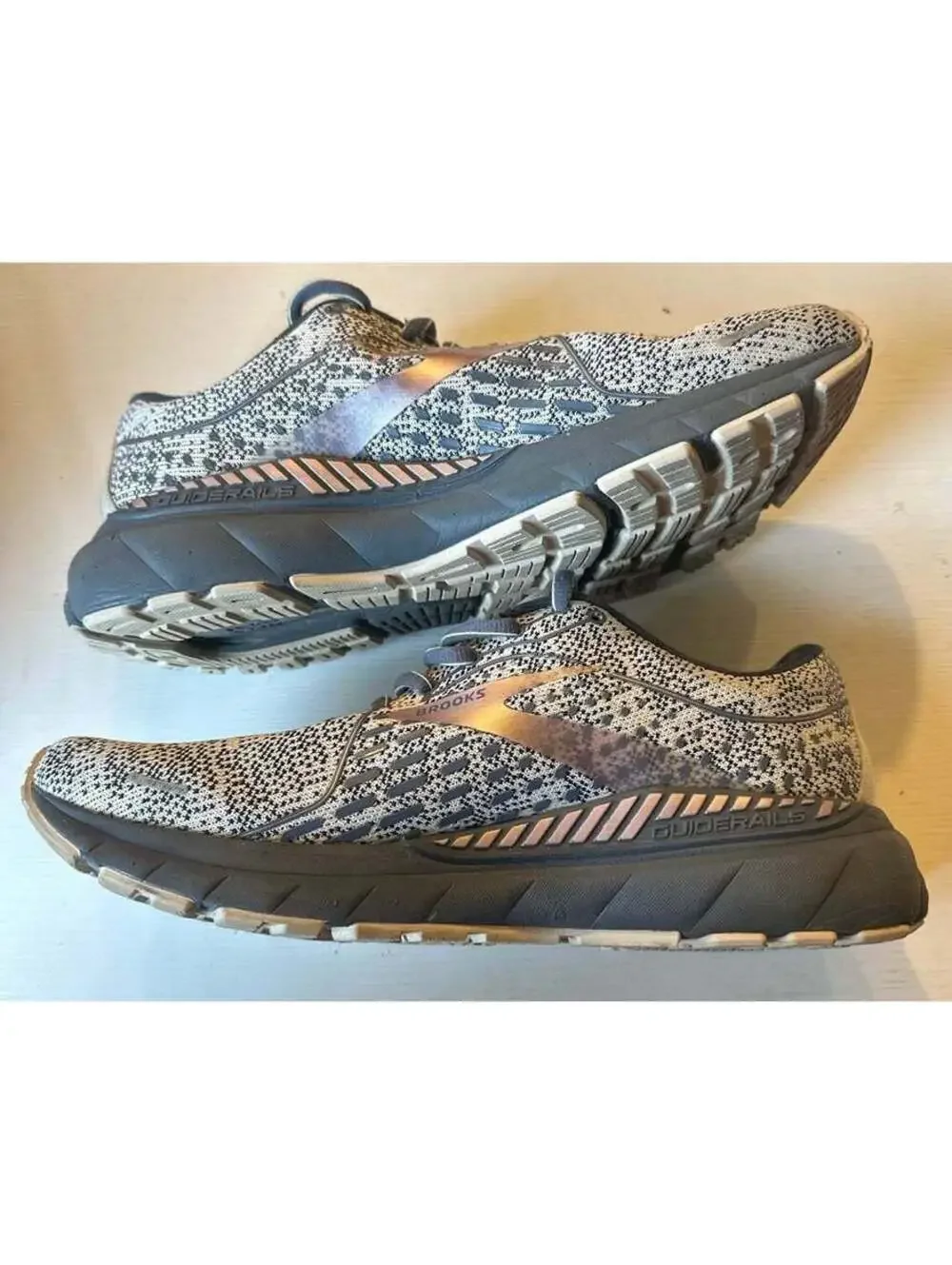 Brooks adrenaline running shoes size medium 9.5